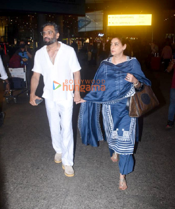 photos urvashi rautela amrita rao and suniel shetty snapped at the airport 3