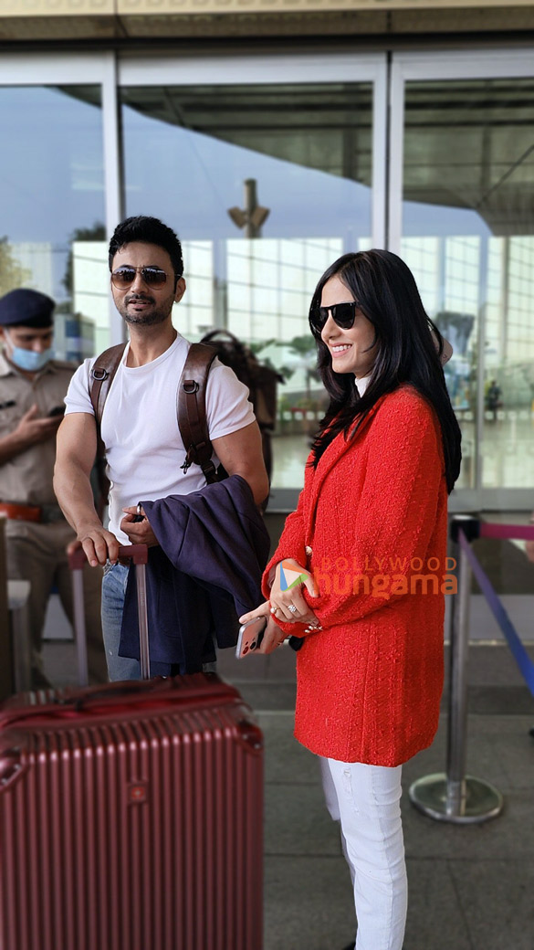 photos urvashi rautela malaika arora amrita rao and others snapped at the airport