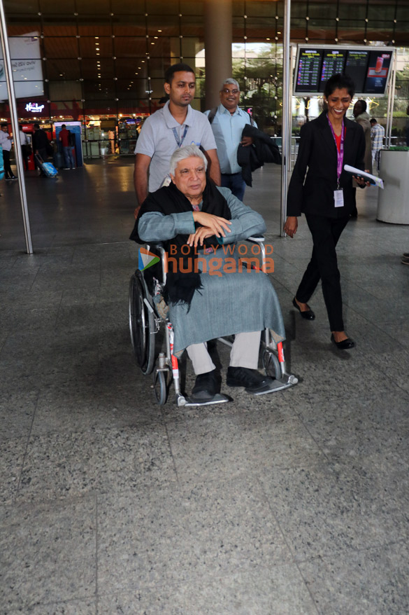 photos urvashi rautela malaika arora amrita rao and others snapped at the airport2 2