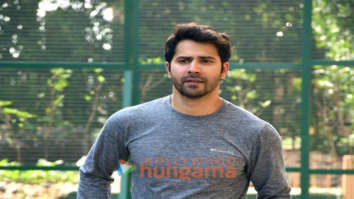 Photos: Varun Dhawan snapped in Juhu
