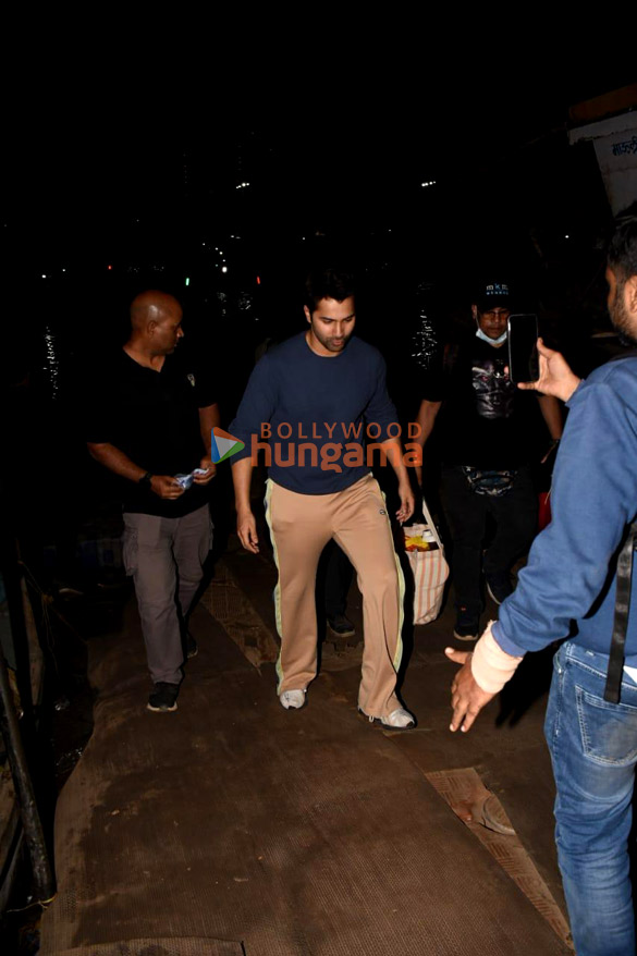 photos varun dhawan snapped at versova jetty 2