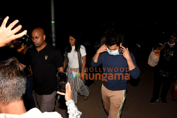 photos varun dhawan snapped at versova jetty 5