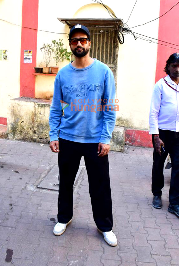 photos vicky kaushal spotted in bandra 1 3