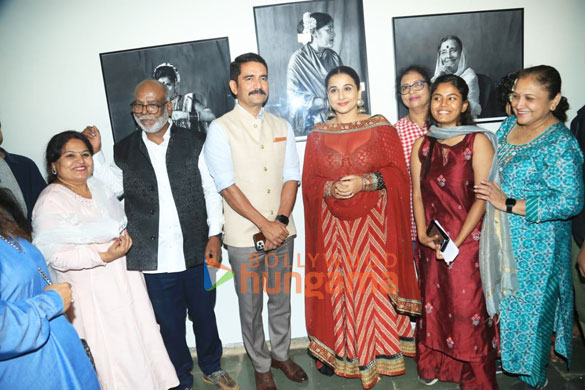 Photos: Vidya Balan snapped at an exhibition in town Photos: Vidya Balan snapped at an exhibition in town
