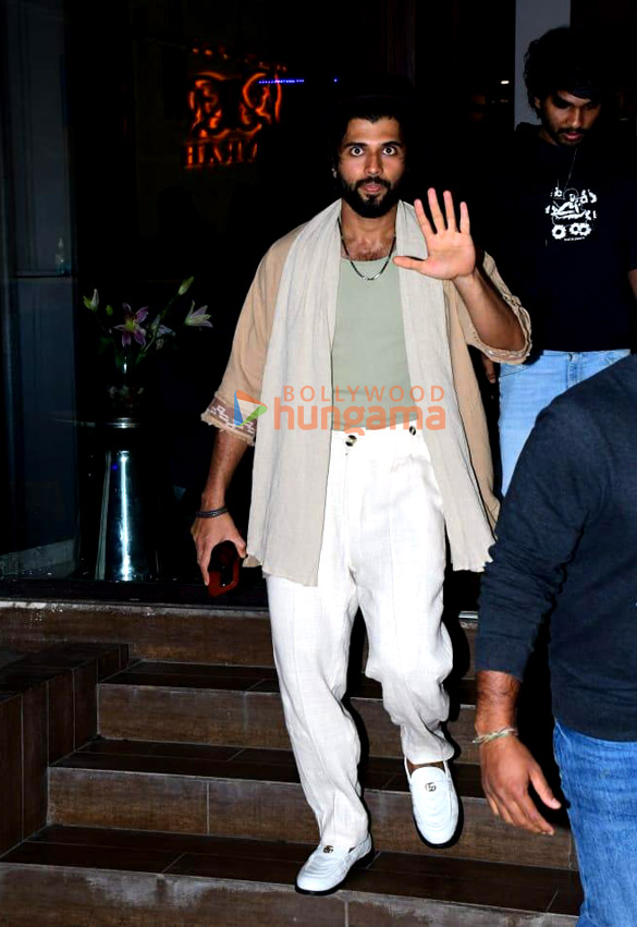 Photos: Vijay Deverakonda snapped at a spa in Juhu Photos: Vijay Deverakonda snapped at a spa in Juhu