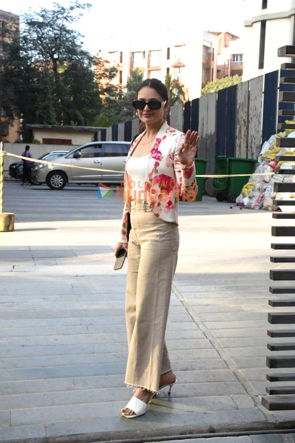 photos yuvika chaudhary spotted in lokhandwala 3