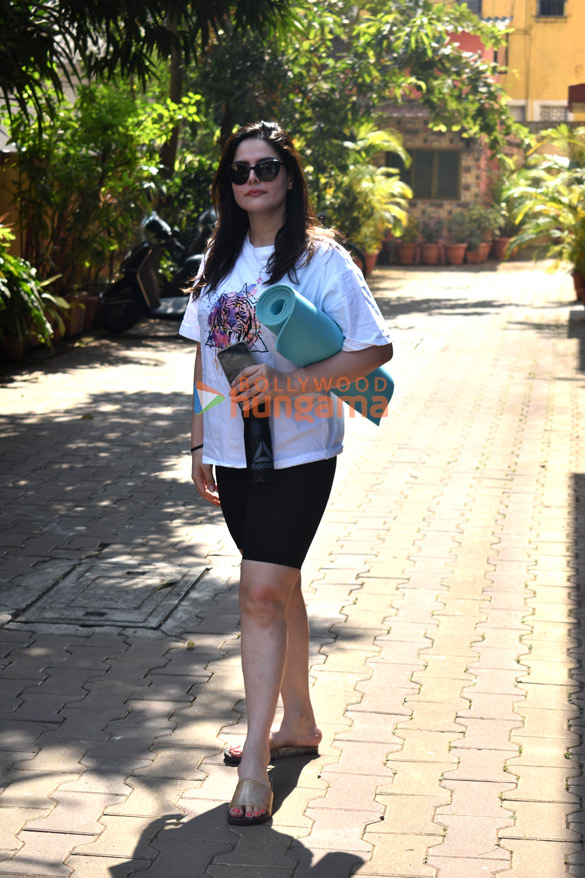 Photos: Zareen Khan spotted in Bandra Photos: Zareen Khan spotted in Bandra