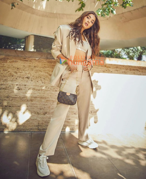 pooja hegde 4 48