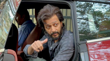 Riteish Deshmukh poses with paps as he gets clicked in the city