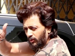 Riteish Deshmukh wishes paps a happy new year as he gets clicked in the city