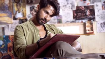 https://stat4.bollywoodhungama.in/wp-content/uploads/2023/01/Shahid-Kapoor-on-working-with-directors-Raj-DK-on-Farzi-Its-very-democratic-354x199.jpg