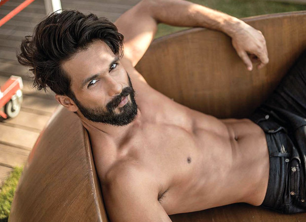 Shahid Kapoor flaunting his detailed jawline breaks the internet, see pic