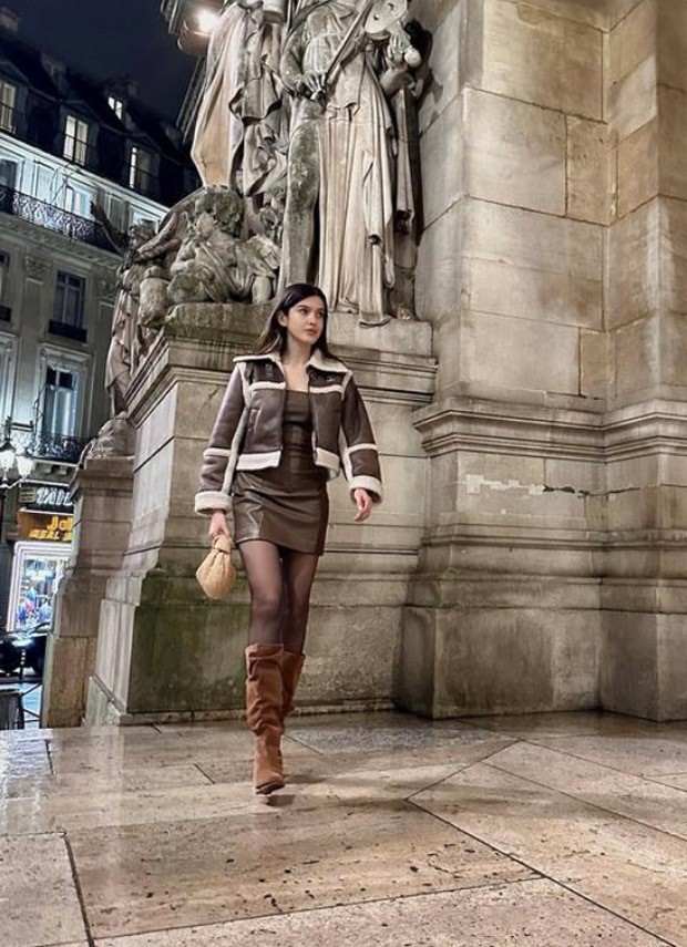 Shanaya Kapoor's stunning brown mini dress and H&M jacket is giving us a chocolatey rush
