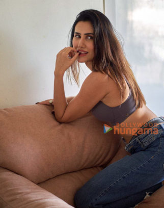 Celeb Photos Of Sonnalli Seygall