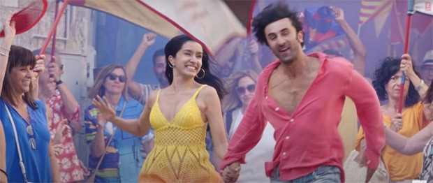 5 Best beach looks by Shraddha Kapoor in the track ‘Tere Pyaar Me’ that have us daydreaming about our next vacation