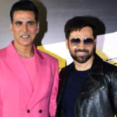 Akshay Kumar and Emraan Hashmi hop on Mumbai Metro; groove on Main Khiladi with commuters, watch 