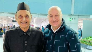 Anupam Kher expresses his happiness as he shares a picture with Dr. Karan Singh; see photo Anupam Kher expresses his happiness as he shares a picture with Dr. Karan Singh; see photo
