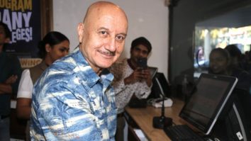 Anupam Kher surprises fans buying tickets of Shiv Shastri Balboa at the box office