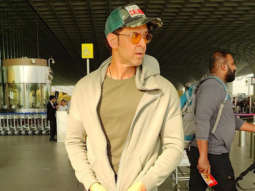 Hrithik Roshan flies off with Saba Azad, gets clicked at the airport