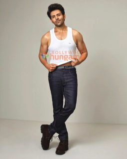 Celeb Photos Of Kartik Aaryan