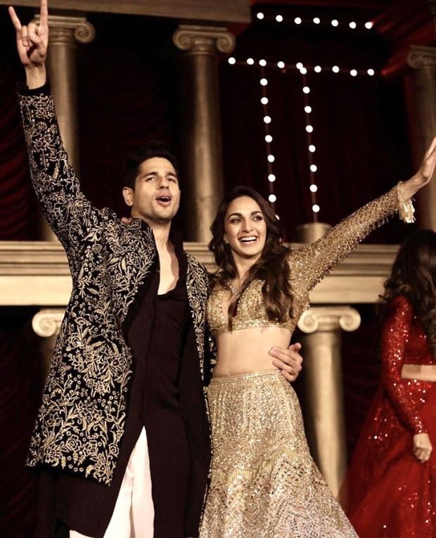 Kiara Advani and Sidharth Malhotra multiplied their sangeet pizazz with their golden, blingy ensembles by Manish Malhotra