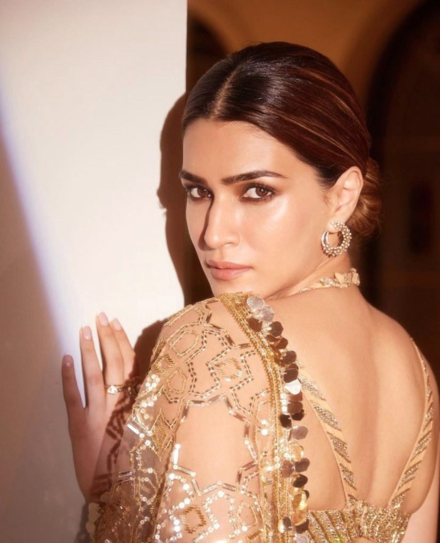 Kriti Sanon turns into the ultimate golden girl at Sidharth and Kiara's wedding reception wearing a golden sheer saree by Manish Malhotra