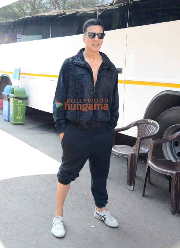 photos akshay kumar disha patani mouni roy nora fatehi kapil sharma and sonam bajwa snapped on the sets of the kapil sharma show 2