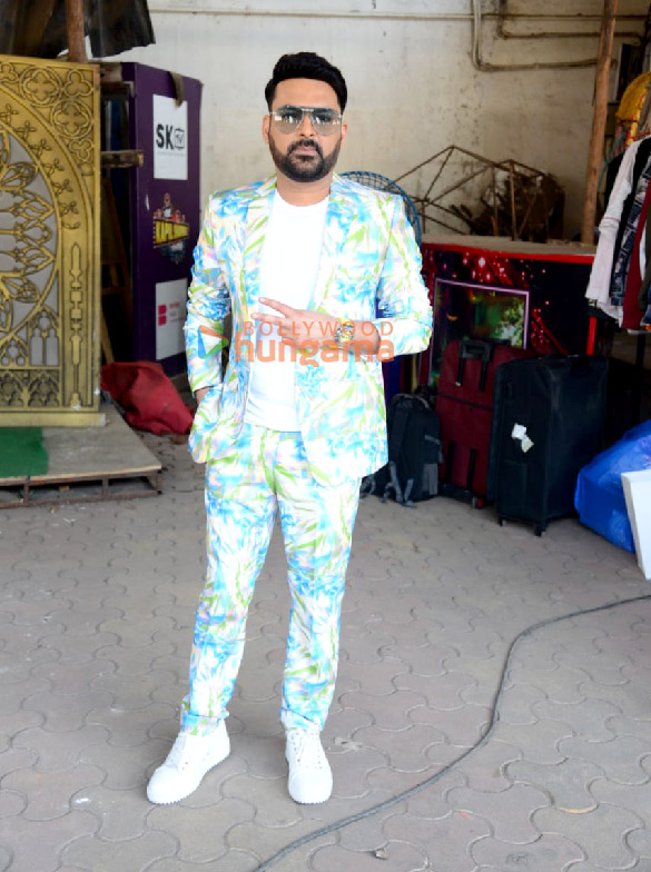 photos akshay kumar disha patani mouni roy nora fatehi kapil sharma and sonam bajwa snapped on the sets of the kapil sharma show 6