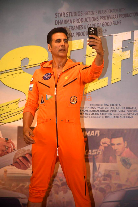 photos akshay kumar snapped promoting selfiee 5