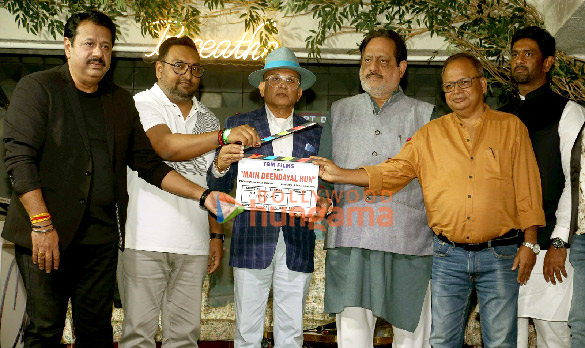 Photos: Annu Kapoor and crew of Main Deendayal Hun attend the film’s muharat shot