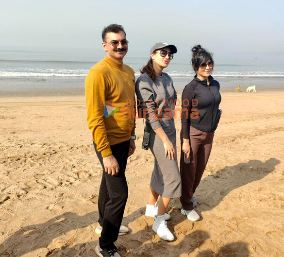 photos anupam kher nargis fakhri and the team of shiv shastri balboa snapped cleaning up versova beach 3
