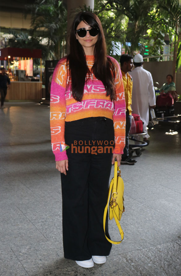 photos anushka sharma virat kohli sanjay dutt and others snapped at the airport 008 4