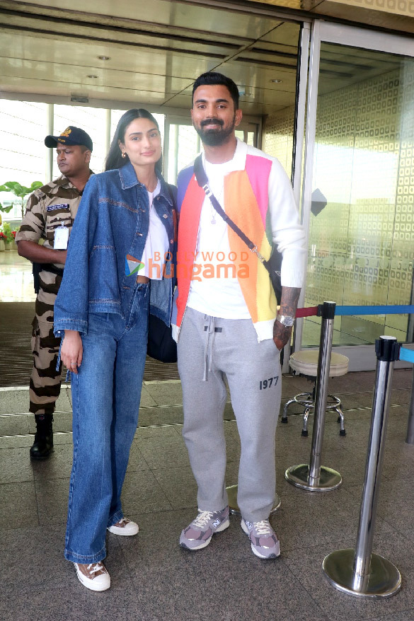 photos anushka sharma virat kohli sanjay dutt and others snapped at the airport 6 3