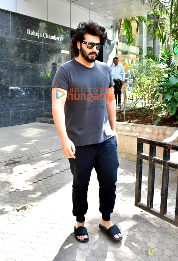 photos arjun kapoor spotted at a clinic in santacruz 3