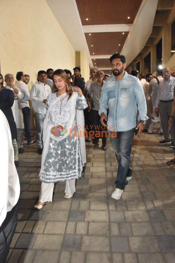 photos celebs attend the funeral of baba siddiques mother 4