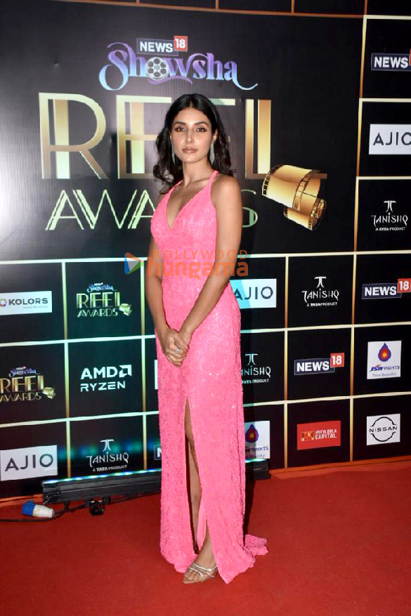 photos celebs grace the red carpet of news18 showsha reel awards 2023 3