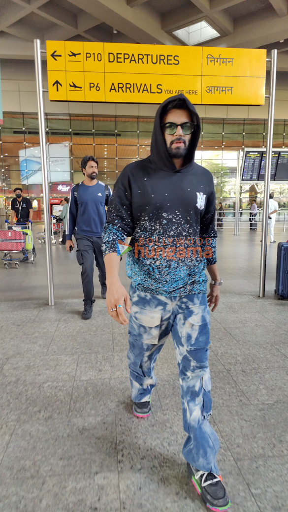 photos deepika padukone sophie choudry neha dhupia and others snapped at the airport 3
