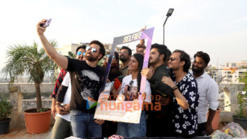 Photos: Emraan Hashmi spotted interacting with fans