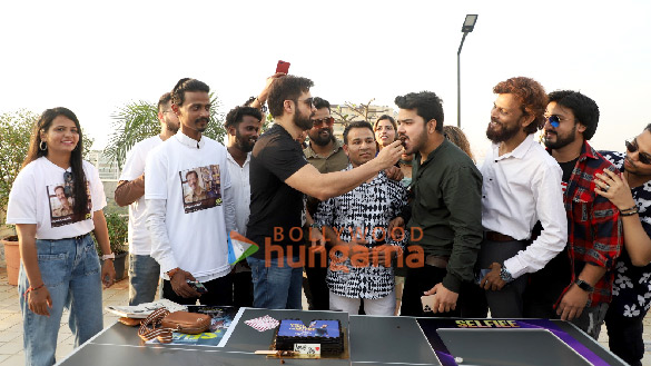 photos emraan hashmi spotted interacting with fans 8