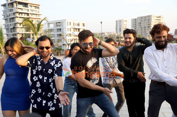 photos emraan hashmi spotted interacting with fans 9