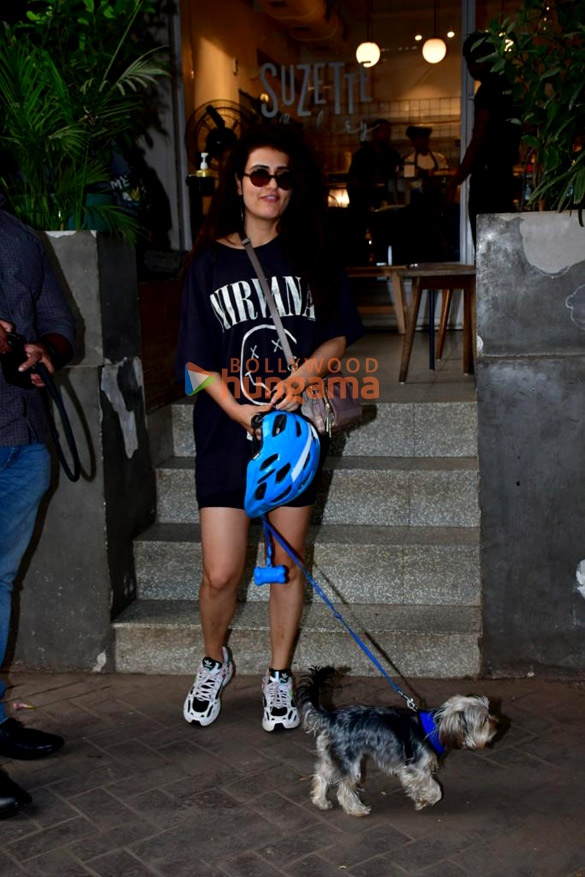 photos fatima sana shaikh snapped at a cafe in bandra 2