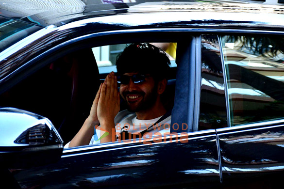 photos kartik aaryan and sidharth malhotra snapped at maddock films office 4