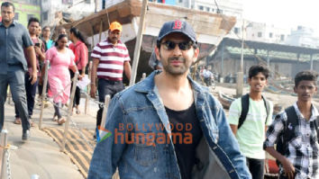 Photos: Kartik Aaryan snapped at Versova jetty