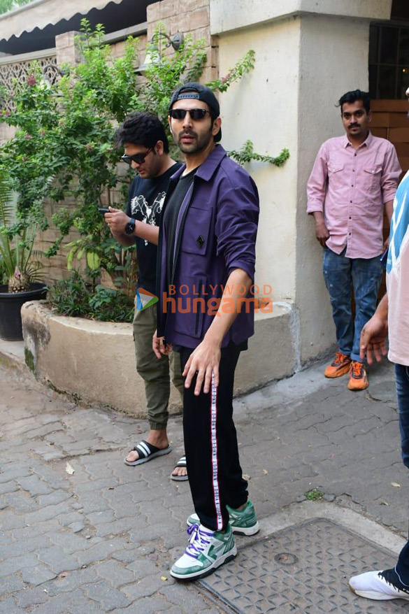 photos kartik aaryan snapped at a dance class in juhu 5 2