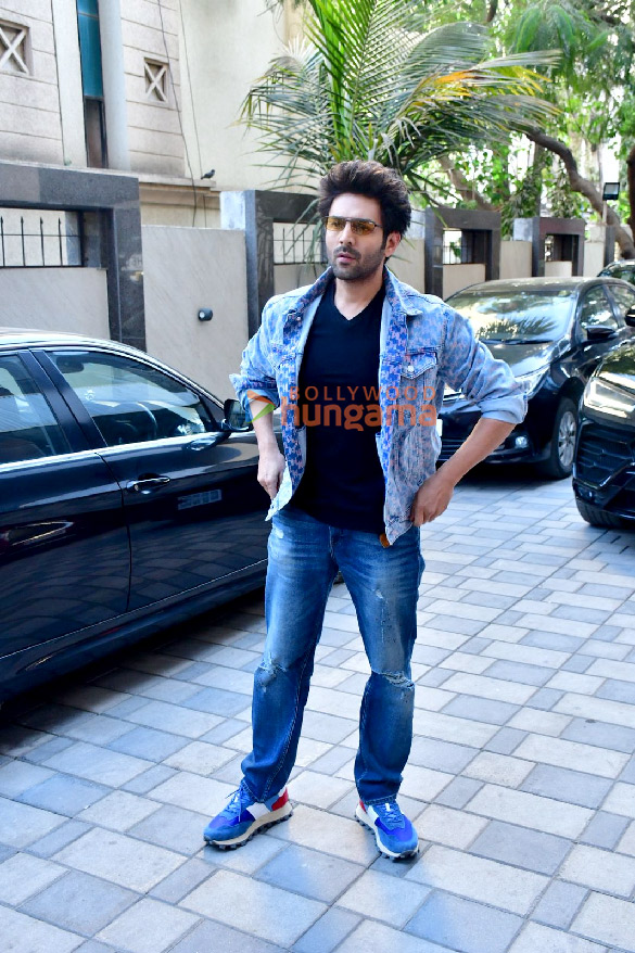 photos kartik aaryan snapped at the t series office 3