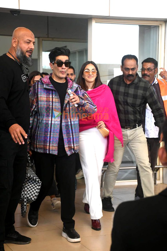 photos kiara advani and manish malhotra arrive at jaisalmer airport