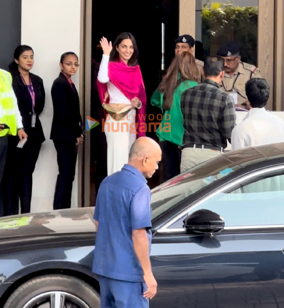 photos kiara advani spotted at kalina airport leaving for jaisalmer for her wedding 1