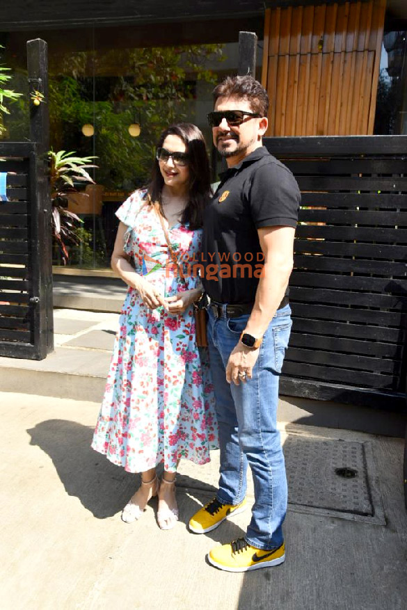 photos madhuri dixit and shriram madhav nene snapped in bandra 1 2