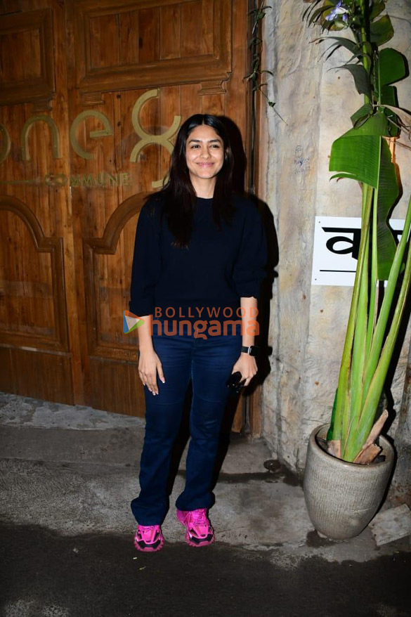 photos mrunal thakur snapped in juhu 3 4
