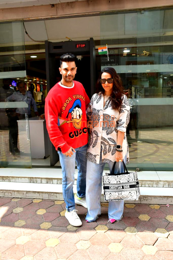 Photos: Neha Dhupia & Angad Bedi snapped at Mitron in Bandra Photos: Neha Dhupia & Angad Bedi snapped at Mitron in Bandra